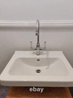 Porcelain sink plus mixer tap