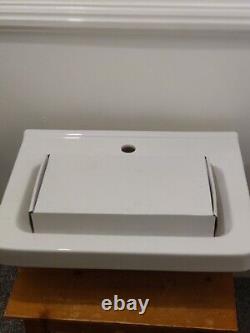 Porcelain sink plus mixer tap